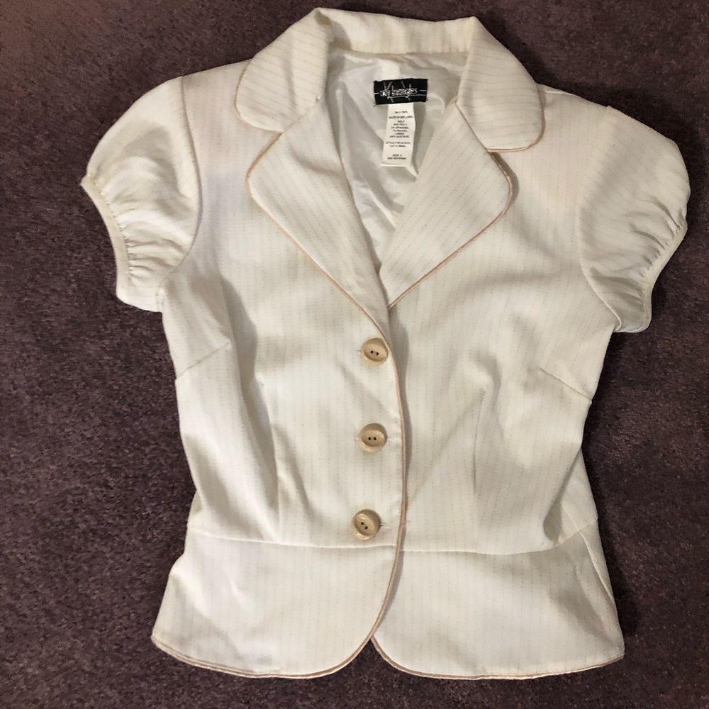 Stylish blazer 😊 short sleeve white & cream